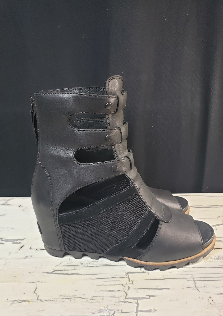 Sorel 'Joanie' Gladiator Wedge/ Mesh Sandals in Black - Women's size 9.5